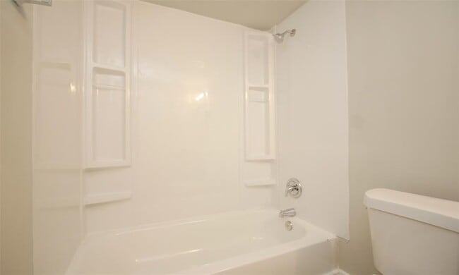 Building Photo - 4826 Larkspur St