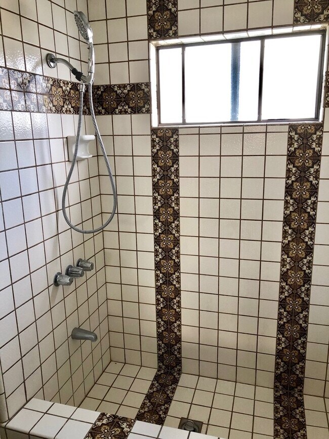 Building Photo - Pierpont Beach Home