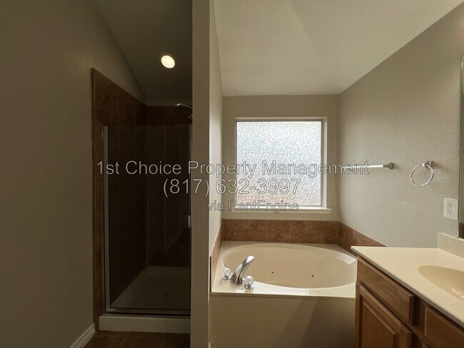 Building Photo - 405 Willow Vista Dr