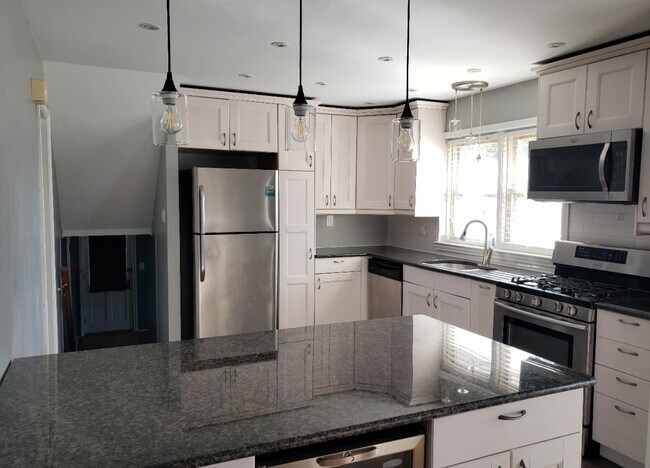 Building Photo - 2406 Lasalle Dr