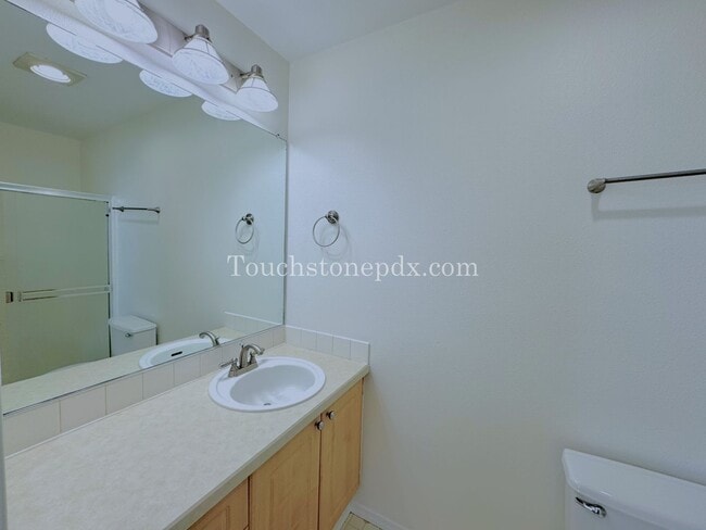 Building Photo - $500 off Move-In Special! Must Apply before the Weekend! 3 Bed/2.5 bath Townhome w/Deck in near P...