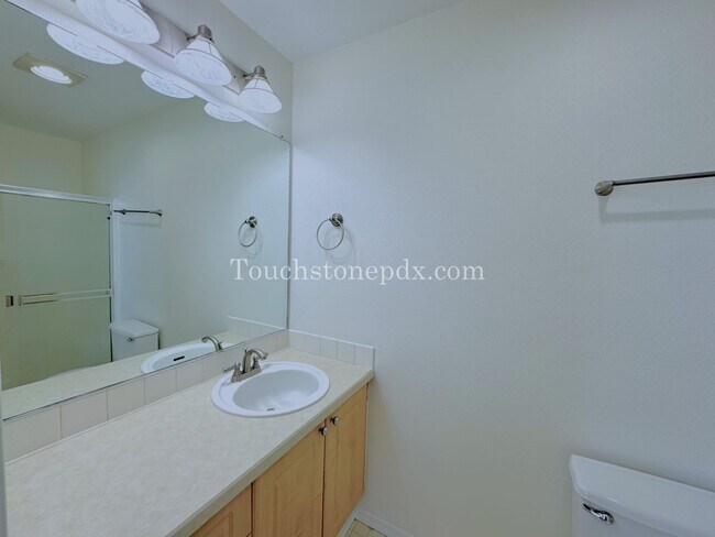 Building Photo - Location, Location, Location! 3 Bed/2.5 bath Townhome w/Deck in near Progress Ridge