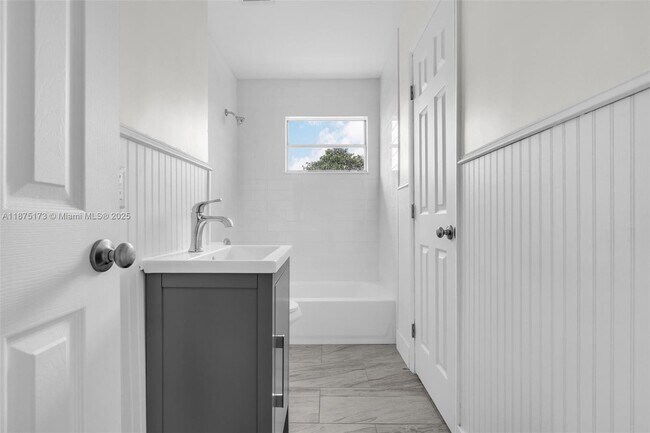 Building Photo - 18350 SW 105th Ave
