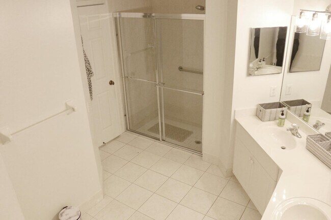 Building Photo - 12582 Shoreline Dr