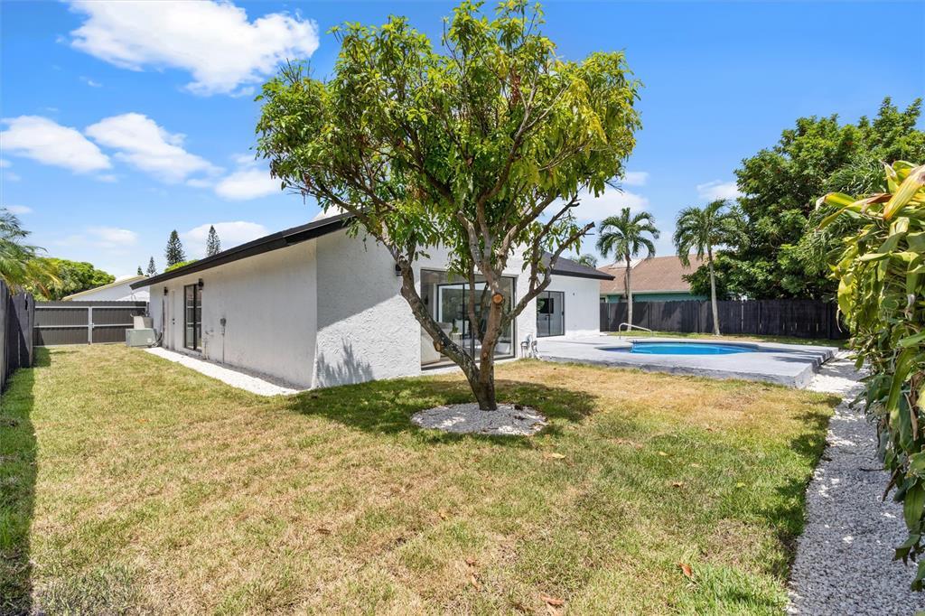 Building Photo - 4920 NW 83rd Ter