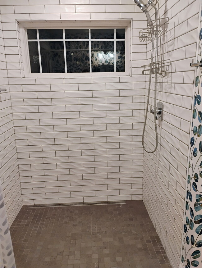 Building Photo - 1218 W 50th St