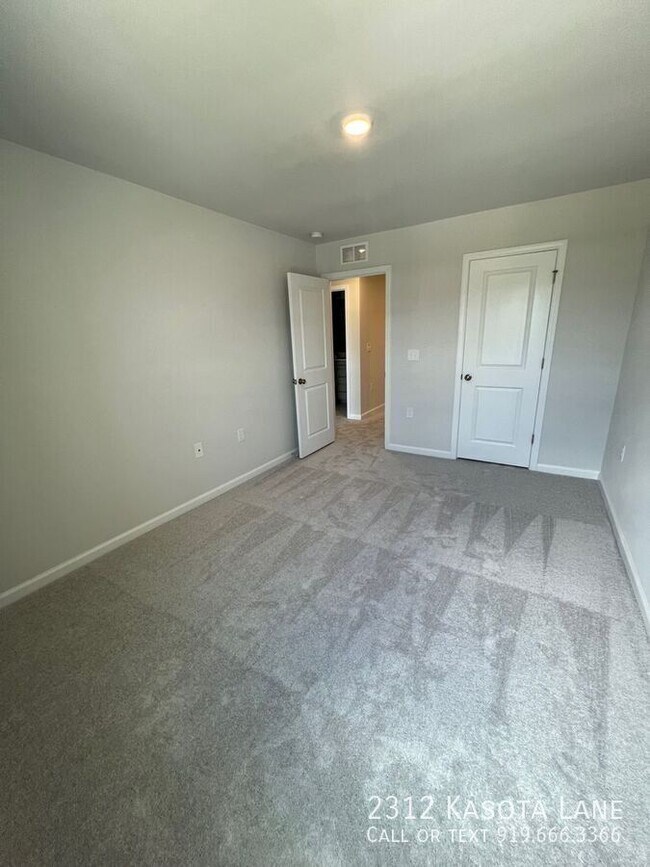 Building Photo - 2312 Kasota Ln
