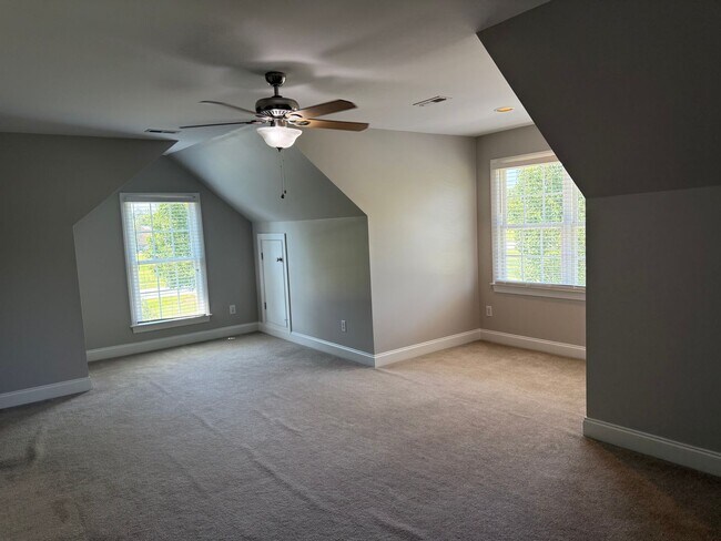 Building Photo - Beautiful Brick Home in NW School District