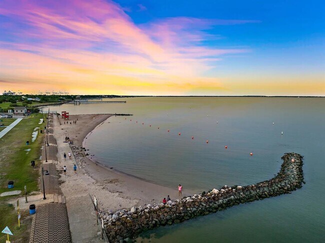 Building Photo - 714 Lee St