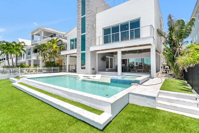 Building Photo - 905 Bay Point Dr