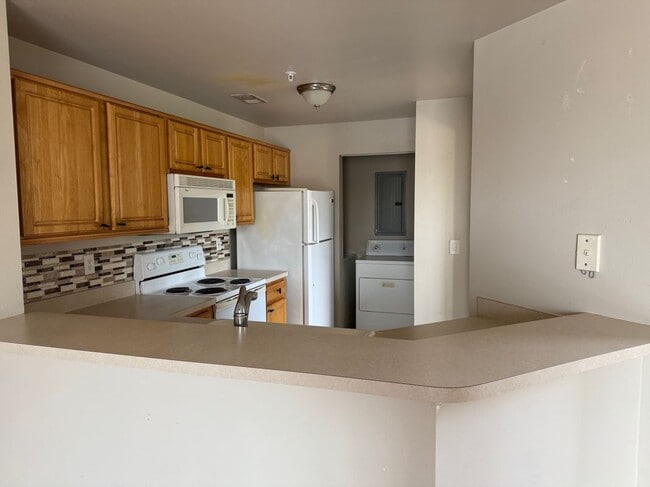 Building Photo - 5681 Bentgrass Dr