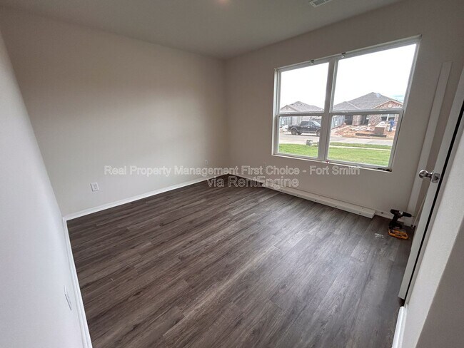 Building Photo - 10638 Cedar Wy