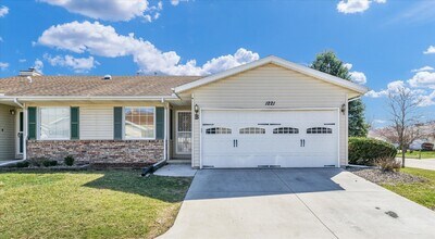 Building Photo - Luxurious & Expansive Duplex in Prime East Bloomington – Your Next Home Awaits!