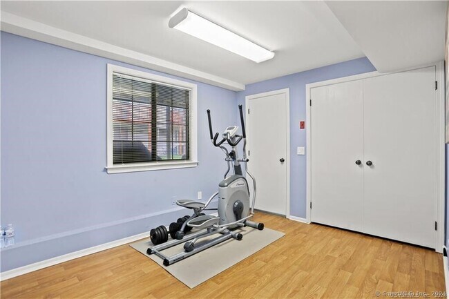 Building Photo - 237 Strawberry Hill Ave