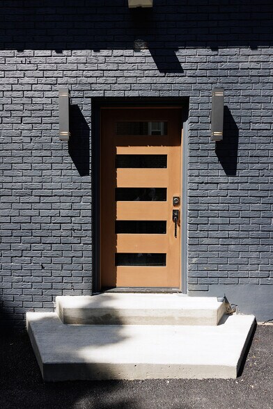 Building Photo - 6305 Englewood Ave