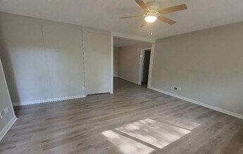 Building Photo - 1805 Randolph Dr