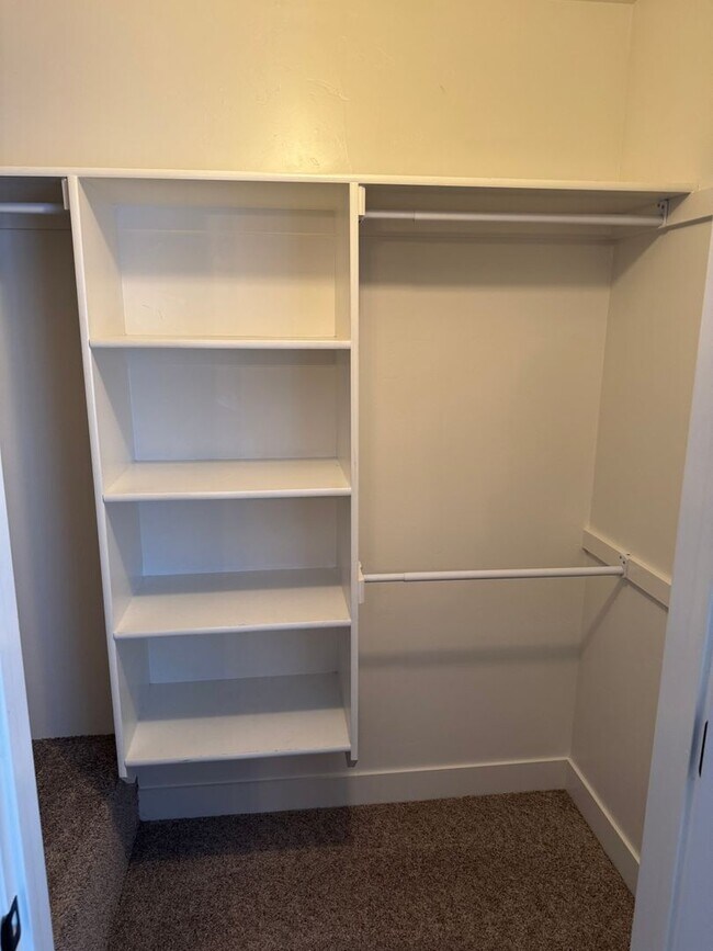 Building Photo - Spacious Townhome for rent in Rexburg