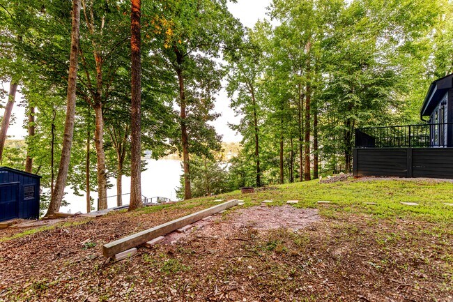 Building Photo - 745 Sagamore Dr