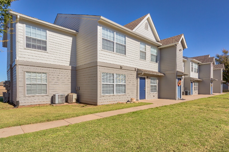 Building Photo - 419 S 27th St