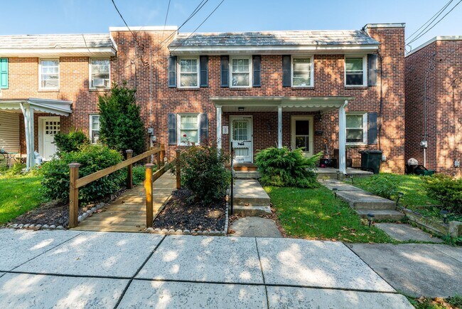 Building Photo - 409 Fairview Ave