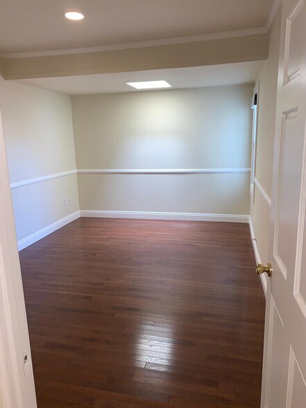 Building Photo - 1734 N Berendo St