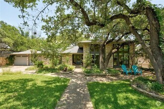 Building Photo - 2303 Doral Dr