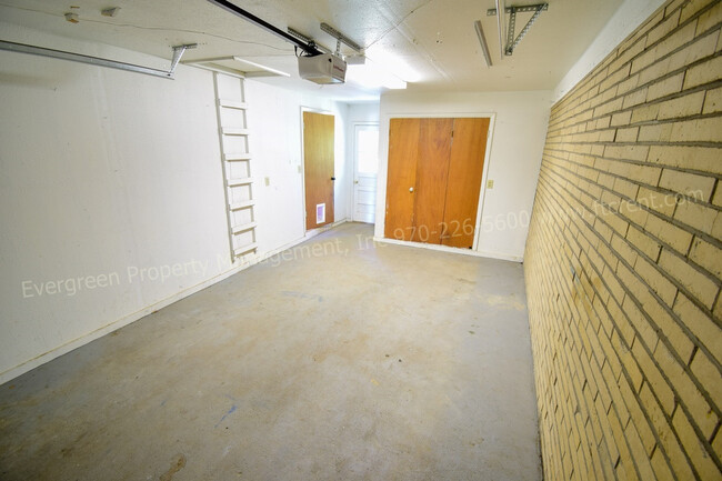 Building Photo - 3-Bedroom House Near City Park!