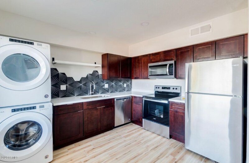 Building Photo - 813 E Marlette Ave