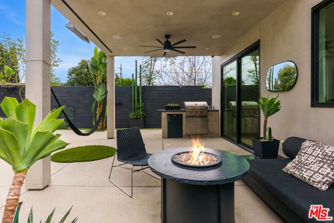 Building Photo - 18589 Linnet St