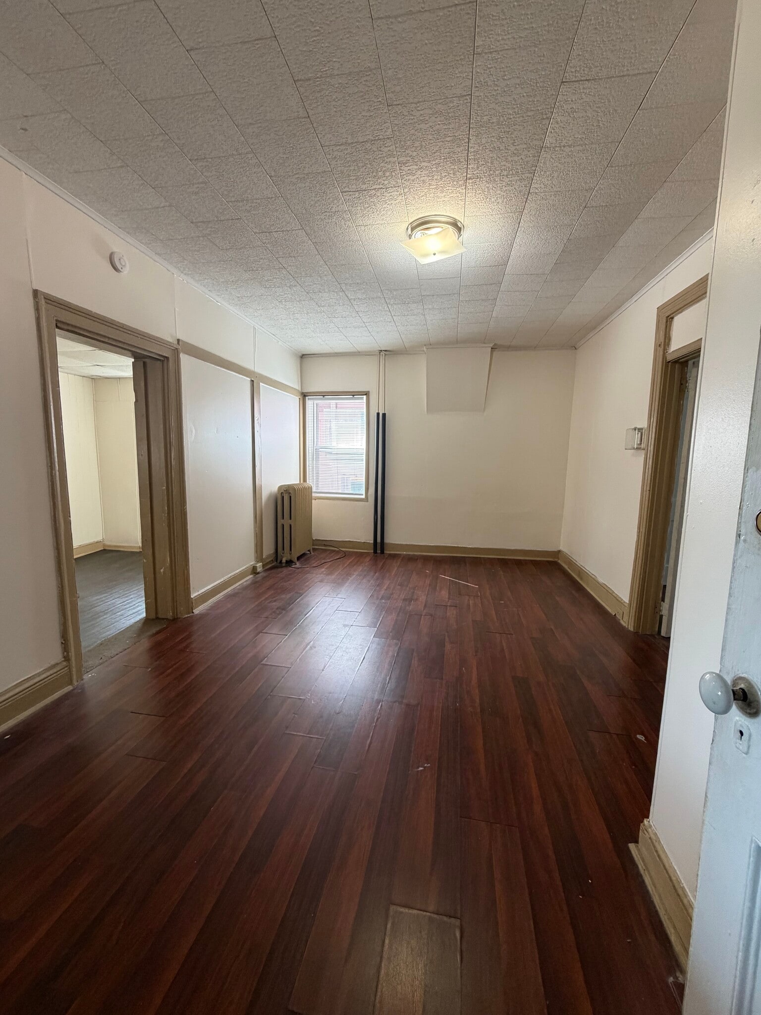 Living room - 226 Lincoln Way W