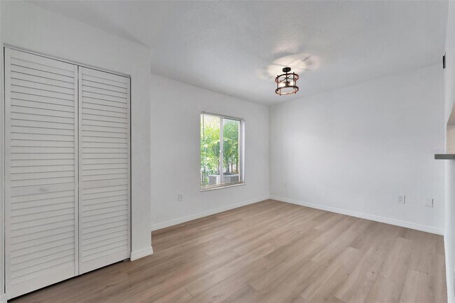 Building Photo - 9940 7th Way N
