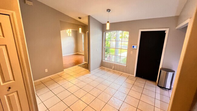 Building Photo - The Heart of Maitland: 3BD/2BA Home That F...