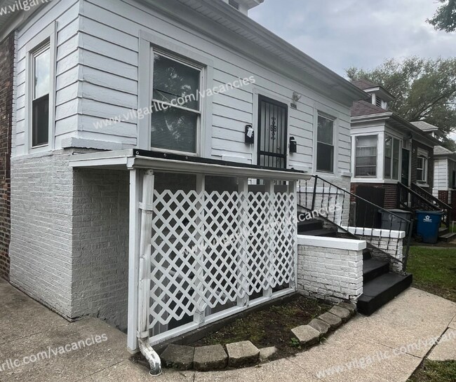 Building Photo - 1677 W 14th Ave