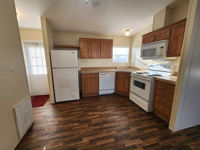 Building Photo - 445 Avanti Way Blvd