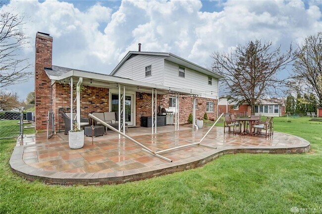 Building Photo - 2108 N Fairfield Rd