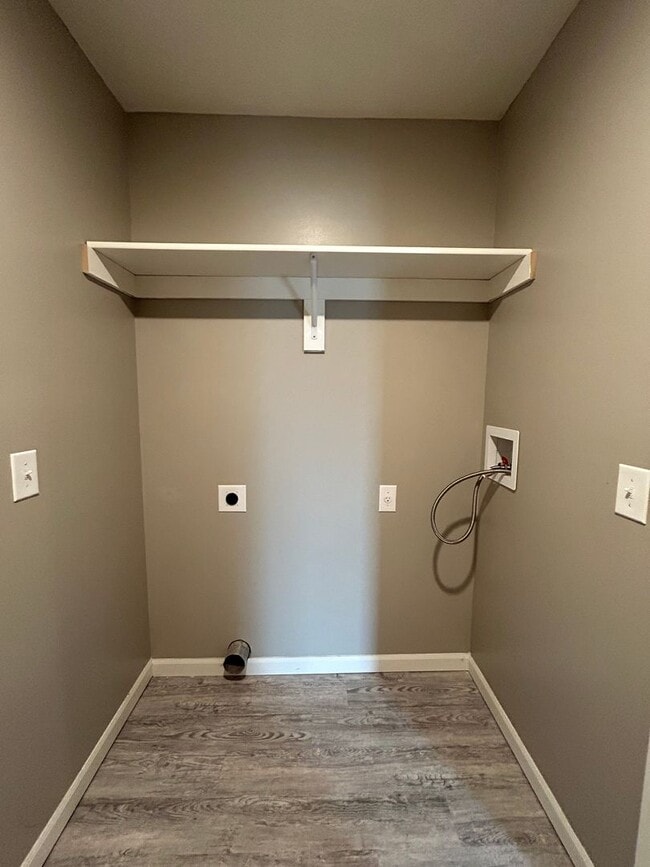 Building Photo - Spacious 4 Bedroom Duplex Near Village Pointe