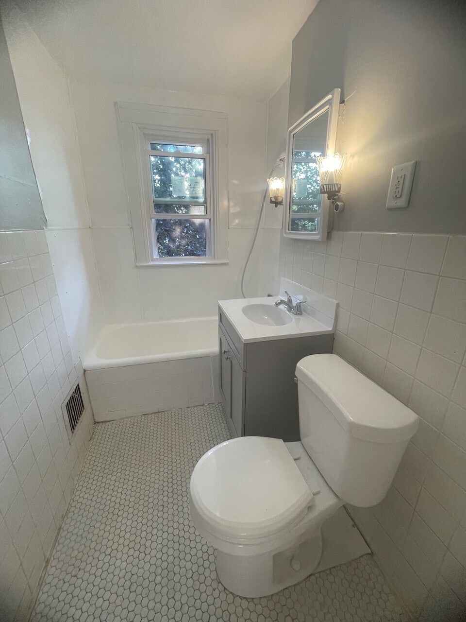 Building Photo - 410 Belmont Ave