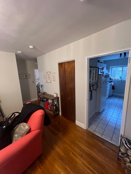 Building Photo - 63 Selkirk Rd