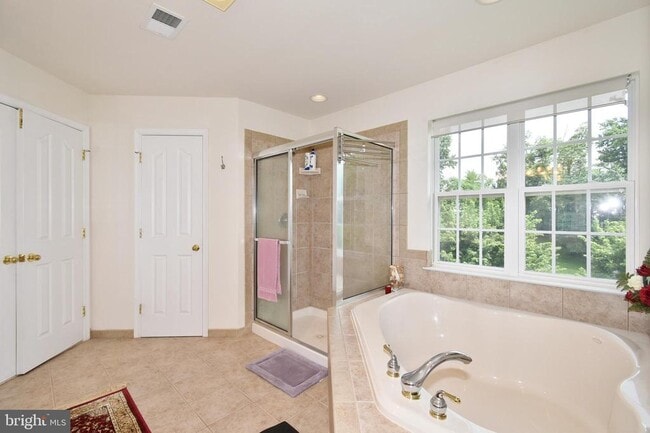 Building Photo - 8223 Edge Hill Ln