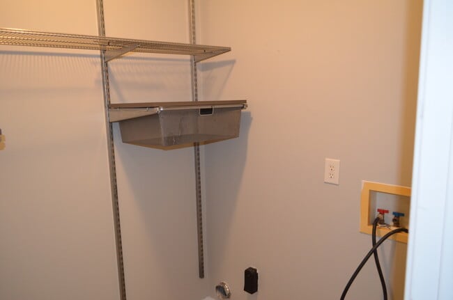 Building Photo - 1401 Peppermint Ln