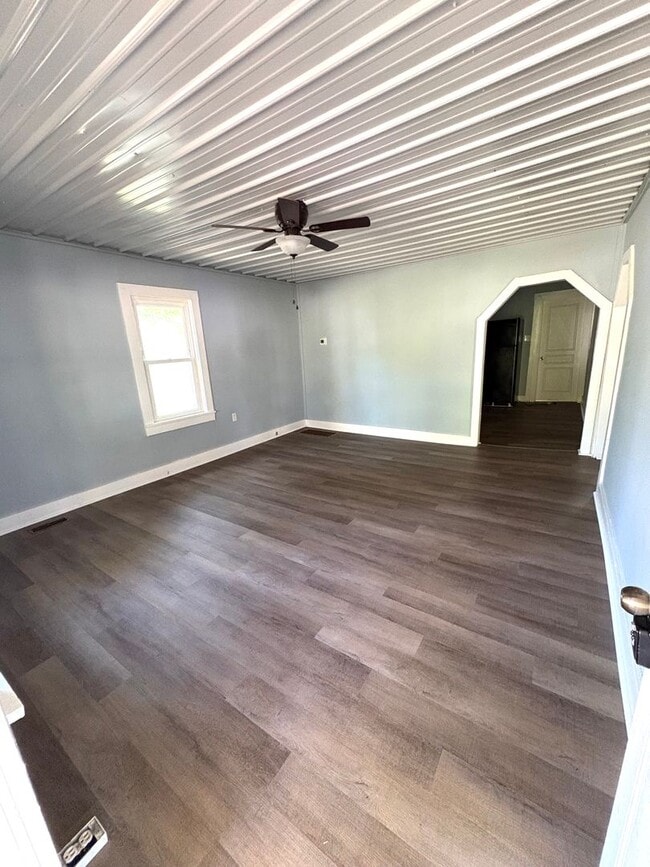 Building Photo - Your Next Home Awaits – 2 Bed, 1.5 Bath