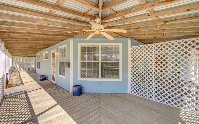 Building Photo - 15510 Cypress Garden Dr