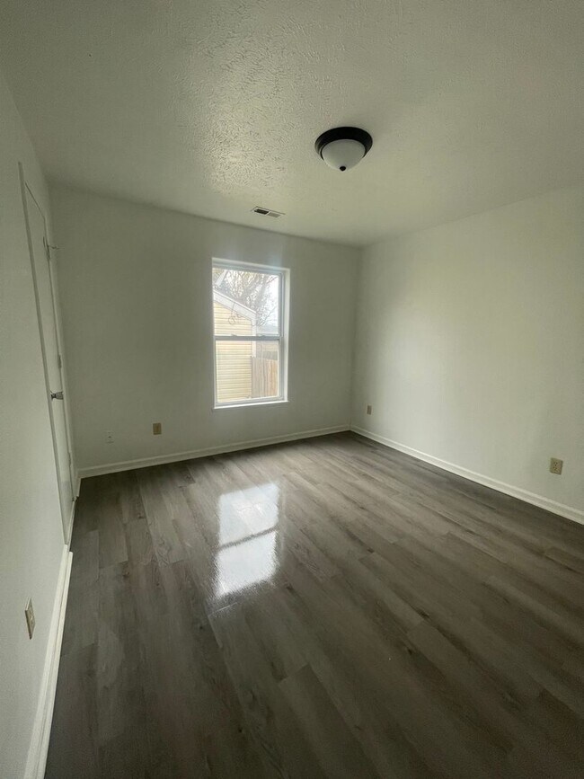 Building Photo - 1547 E Nora St