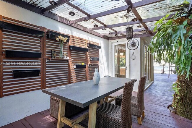 Building Photo - 800 SW 12th Ave