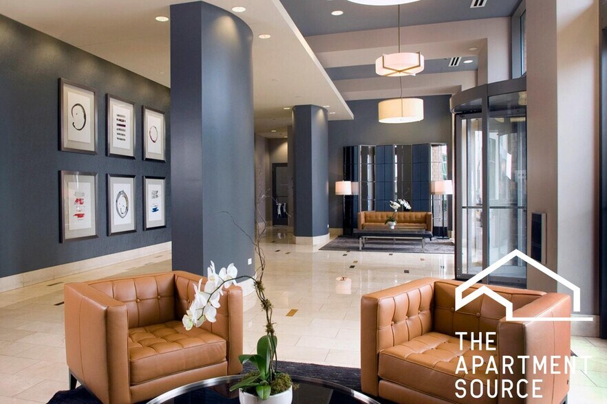 Building Photo - 353 N Desplaines St