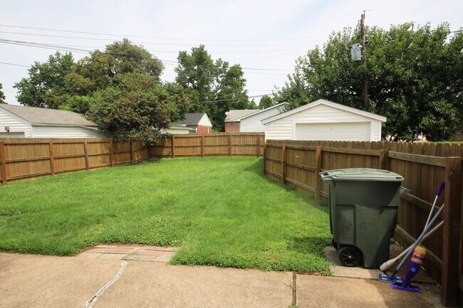 Building Photo - 4317 Sunshine Dr