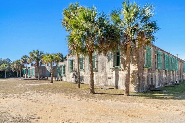 Building Photo - 203 Plantation Dr