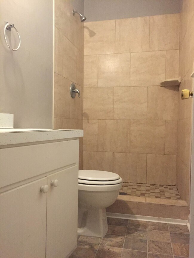 Building Photo - 212 Henderson St