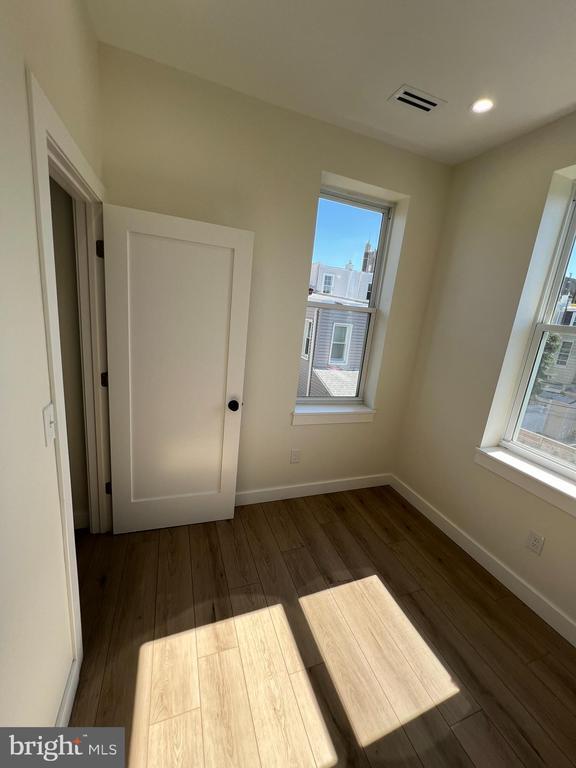 Building Photo - 1315 E Eyre St