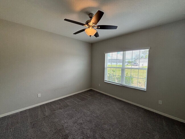 Building Photo - 4 bedroom / 3 bath in great neighborhood - WON'T LAST!